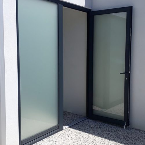 Porte-fenetre--aluminium-sur-mesure-installateur-fabricant-drome-valence